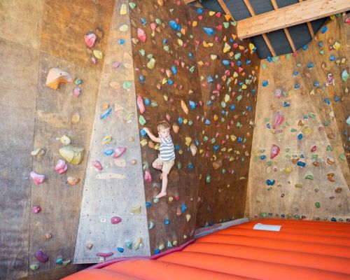 Camping Orpierre Ciela Village Les Princes d'Orange camping Hautes Alpes 3 étoiles mur d'escalade